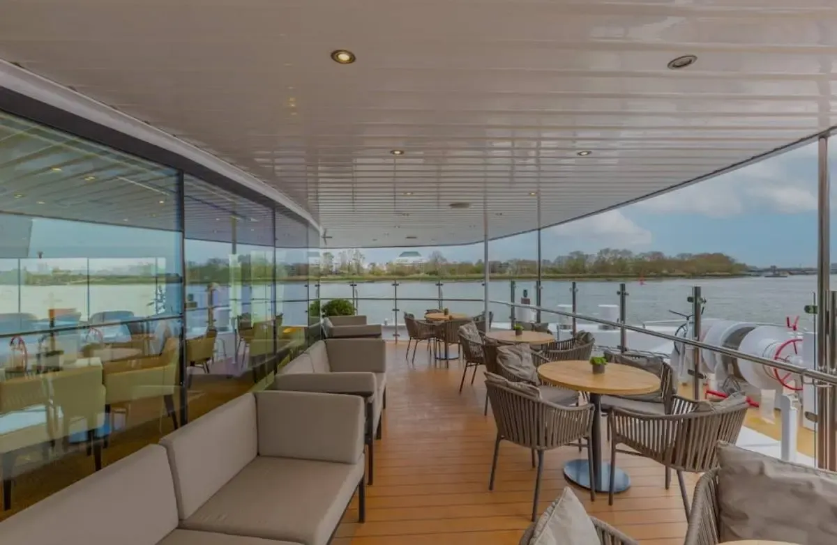 Cruise ship deck lounge space
