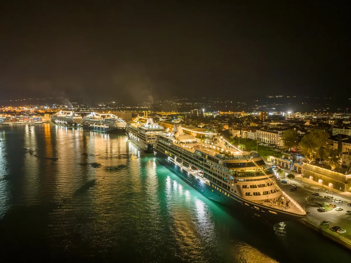 Cruise on port during the night