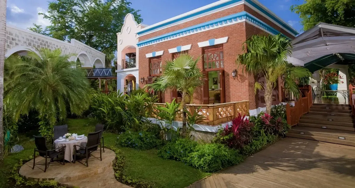 Mediterranean-looking restaurant at Beaches Resorts