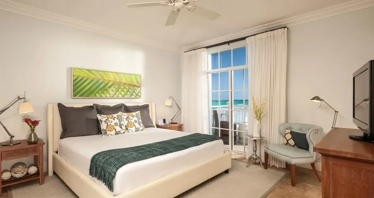 Room with a queen bed and views to the beach
