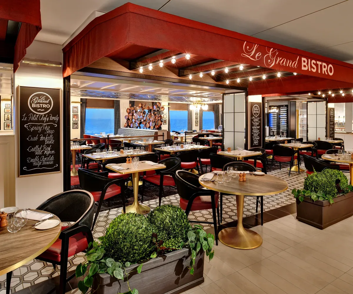 Bistro restaurant with mediterranean decoration and views to the ocean