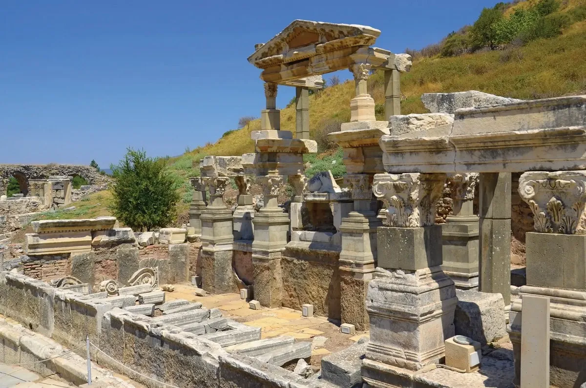 Turkey ruins of Ninfeo Trajano fountain