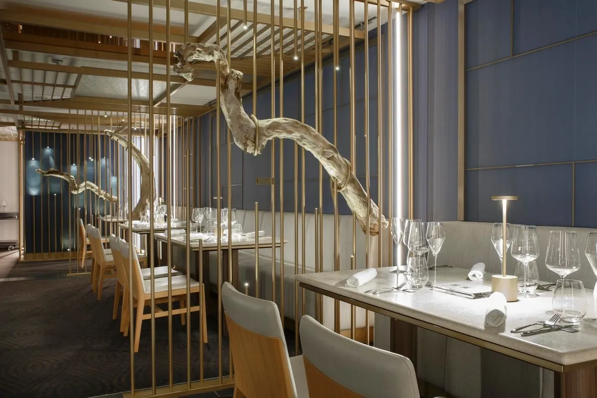 Elegant restaurant tables with gold and white decorations
