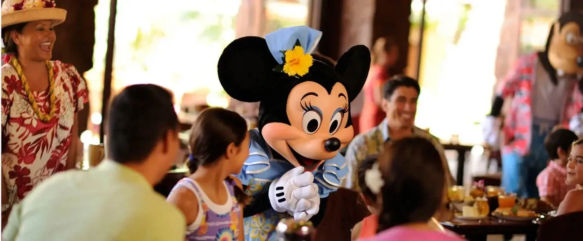 Minnie mouse greeting kids