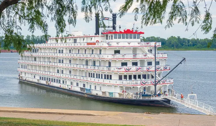 American Cruise Lines' paddlewheeler ship